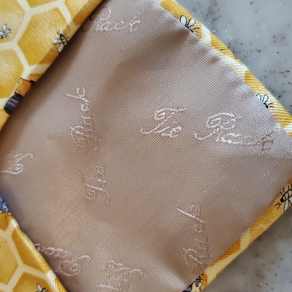 DISNEY Winnie the Pooh tie The Rack 100% Silk - Picture 5 of 5